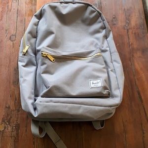 HERSCHEL SETTLEMENT BACKPACK GREY WITH GOLD
